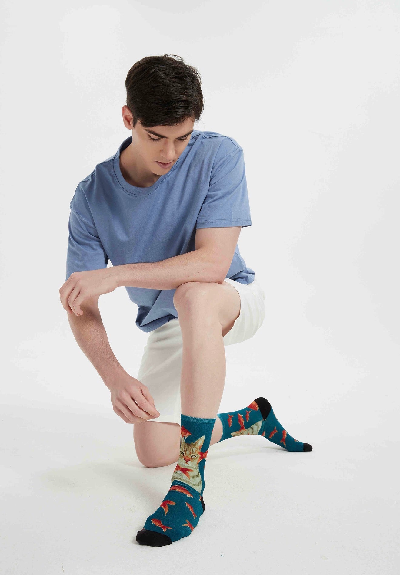 Featuring a curious cat surrounded by colourful fish, these soft bamboo socks make the perfect gift for cat lovers, pet owners and anyone who enjoys quirky novelty socks. Designed in Australia by Red Fox Sox.