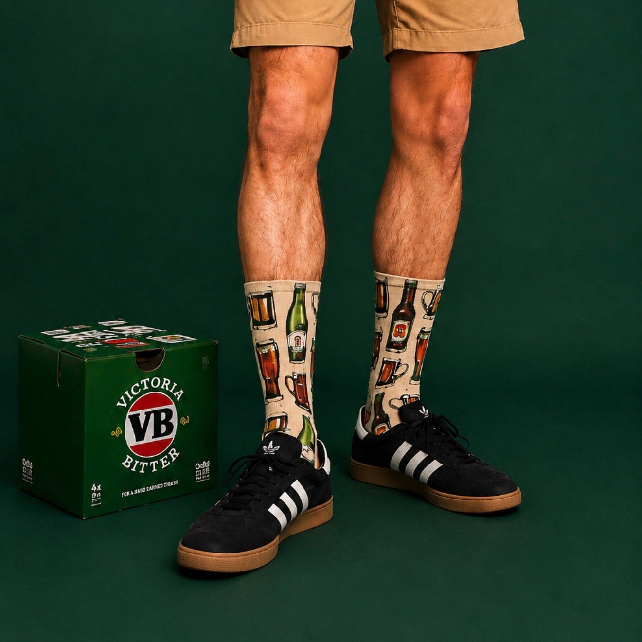 Men’s Beer O’Clock bamboo socks featuring beer bottles and pint glasses, novelty gift socks for beer lovers in Australia.